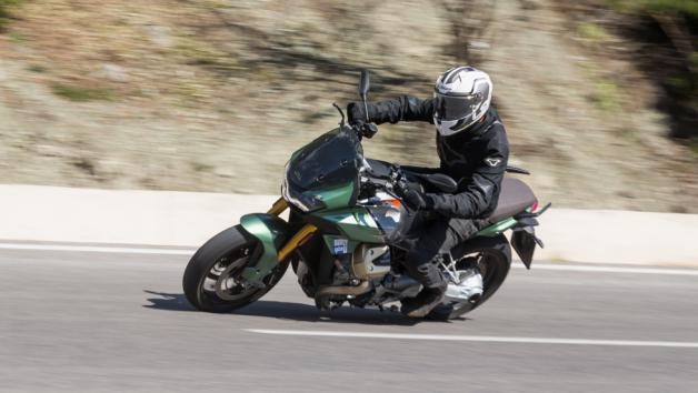 Moto Guzzi V100 Mandello S - Test 