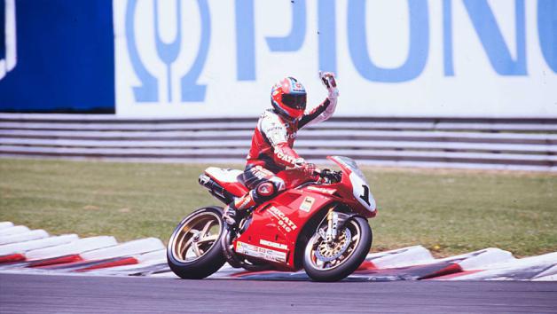 Ducati 916: Ο θρύλος των Superbikes στα μέσα του `90  