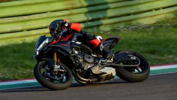 Aprilia Tuono 660 Factory: Με 105 ίππους , 181 κιλά συνολικό βάρος και αναρτήσεις Ohlins Aprilia Tuono 660 Factory: Με 105 ίππους , 181 κιλά συνολικό βάρος και αναρτήσεις Ohlins
