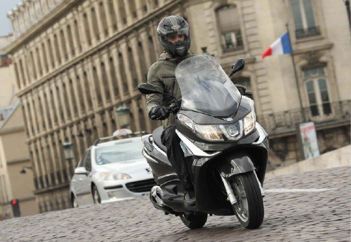piaggio - ��������� ��� ������ ��� ��� ����� ������� ���������� ��� ���� Piaggio X10 ��� ��� ����������� ��� ������ ���������� ��� ��� �� ��� maxi scooter ��� �������� ���������.
  � ���������� ��� �10 �� ������� �� ��������� ���� ������ ��� ��� ��� Piaggio ��� �� scooter ����� ����� ��� ������ ��� �����. 