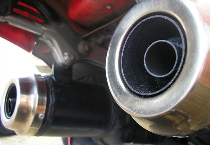 http://www.mototriti.gr/jpg/mtr/390/NEWS/dual-exhaust.jpg