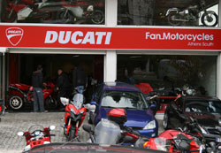 �� ��������� Fan Motorcycles ����������� �� �������� ��� ���������� ������� ���������� ������ ������������. ���������� �������� ������������ ��� test-ride, ��� ������� ������� ������ �� ��� �������� ���� ����� ���� �� �������� track day! ��� �� 2010, ������������ ������ dealer ��� Ducati �� ��������, ���� ������.	 �� ��������� Fan Motorcycles ���� ���������