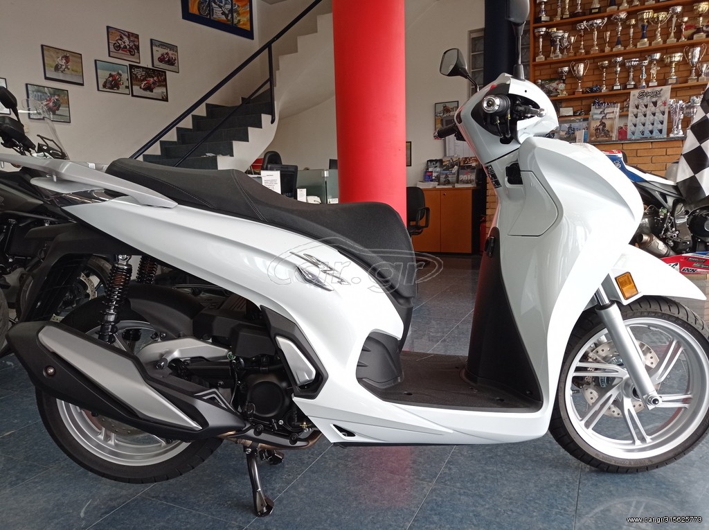 Honda SH 300i -  2021 - 5 650 EUR Καινούργιες - Μεταχειρισμένες Μοτοσυκλέτες