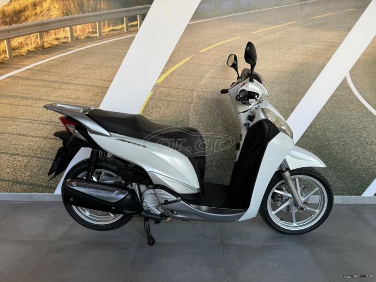 Honda SH 300 -  2016 - 2 600 EUR Καινούργιες - Μεταχειρισμένες Μοτοσυκλέτες