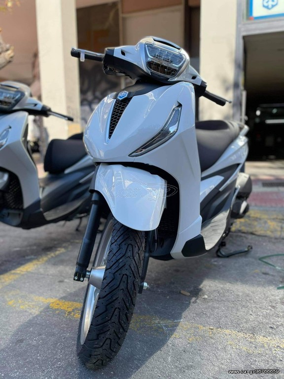 Piaggio Beverly 300 -  2022 - 4 990 EUR Καινούργιες - Μεταχειρισμένες Μοτοσυκλέτ