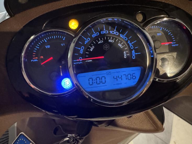 Piaggio Beverly 300i -  2012 - 2 400 EUR Καινούργιες - Μεταχειρισμένες Μοτοσυκλέ