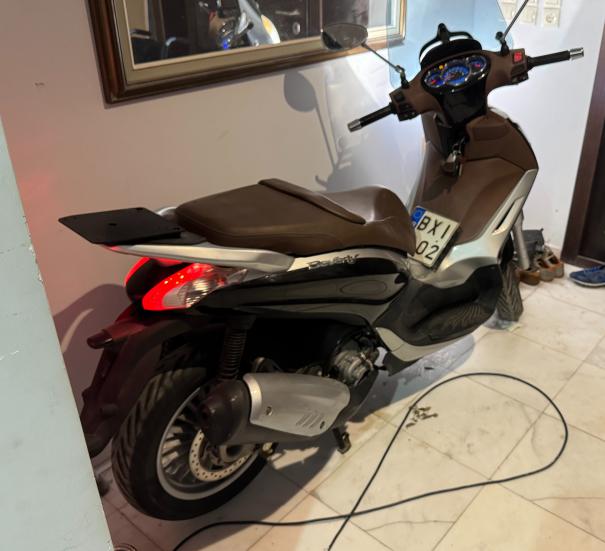 Piaggio Beverly 300i -  2012 - 2 400 EUR Καινούργιες - Μεταχειρισμένες Μοτοσυκλέ