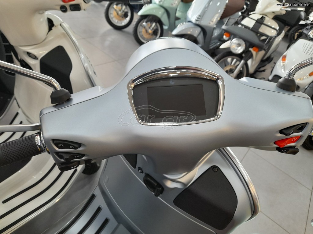 Vespa GTS 300 -  2022 - 5 640 EUR Καινούργιες - Μεταχειρισμένες Μοτοσυκλέτες