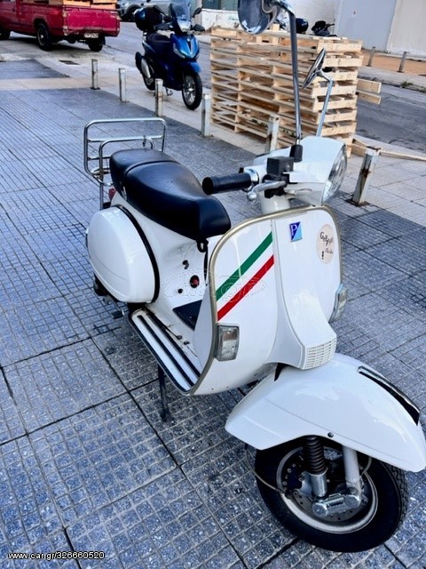 Piaggio Vespa -  2015 - 2 900 EUR Καινούργιες - Μεταχειρισμένες Μοτοσυκλέτες
