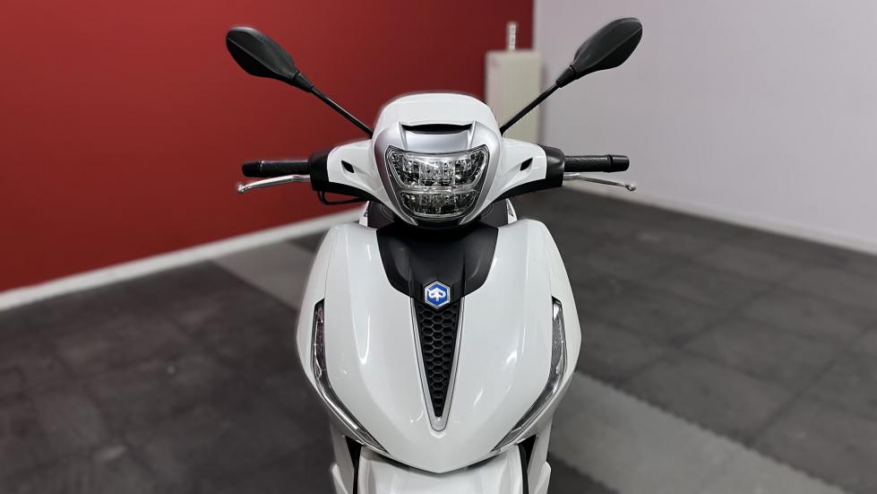 Piaggio Beverly 300 -  2021 - 4 600 EUR Καινούργιες - Μεταχειρισμένες Μοτοσυκλέτ