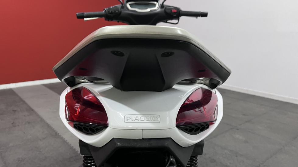 Piaggio Beverly 300 -  2021 - 4 600 EUR Καινούργιες - Μεταχειρισμένες Μοτοσυκλέτ