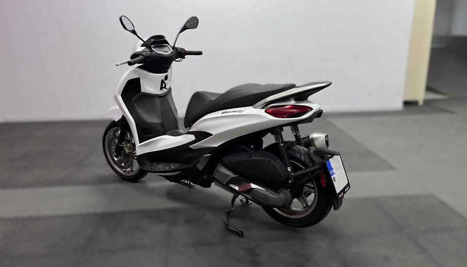 Piaggio Beverly 300 -  2021 - 4 600 EUR Καινούργιες - Μεταχειρισμένες Μοτοσυκλέτ