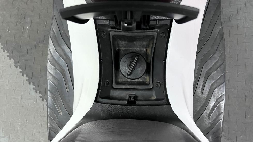 Piaggio Beverly 300 -  2021 - 4 600 EUR Καινούργιες - Μεταχειρισμένες Μοτοσυκλέτ