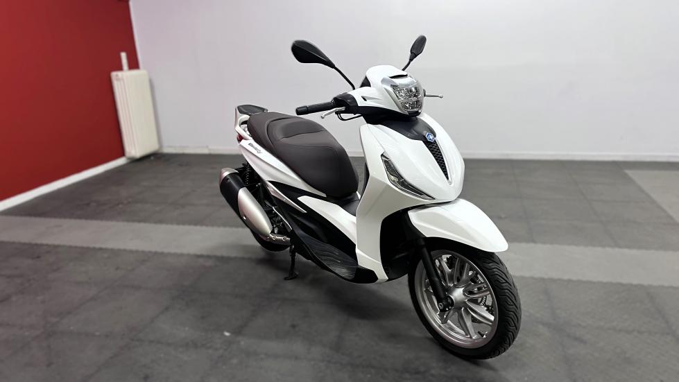 Piaggio Beverly 300 -  2021 - 4 600 EUR Καινούργιες - Μεταχειρισμένες Μοτοσυκλέτ