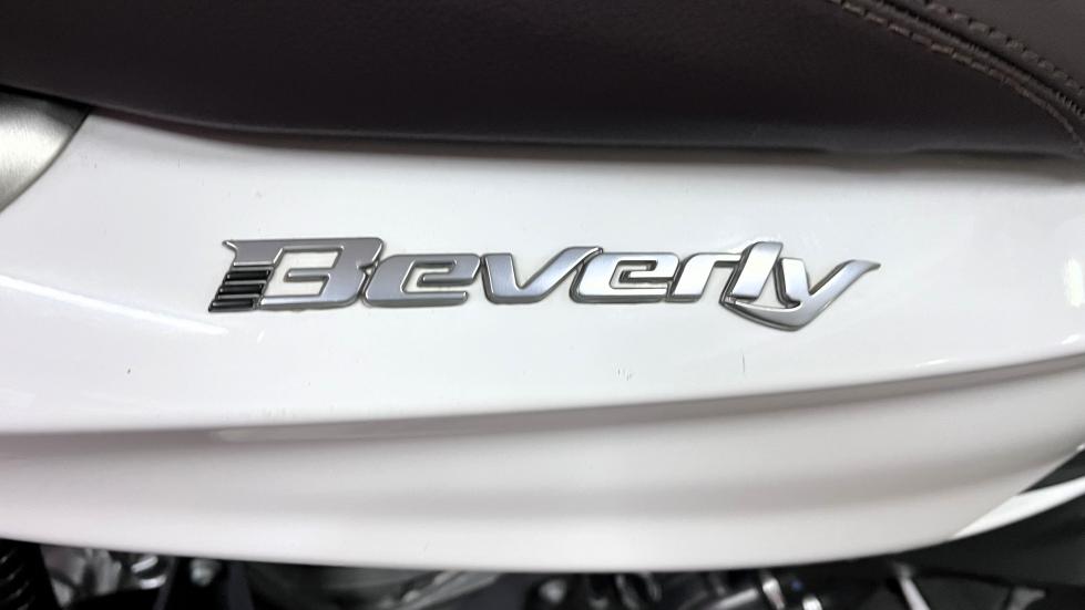 Piaggio Beverly 300 -  2021 - 4 600 EUR Καινούργιες - Μεταχειρισμένες Μοτοσυκλέτ