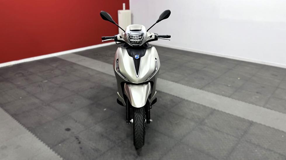Piaggio Beverly 300 -  2021 - 4 600 EUR Καινούργιες - Μεταχειρισμένες Μοτοσυκλέτ