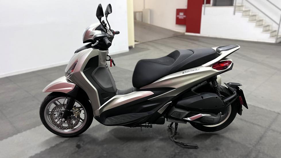 Piaggio Beverly 300 -  2021 - 4 600 EUR Καινούργιες - Μεταχειρισμένες Μοτοσυκλέτ