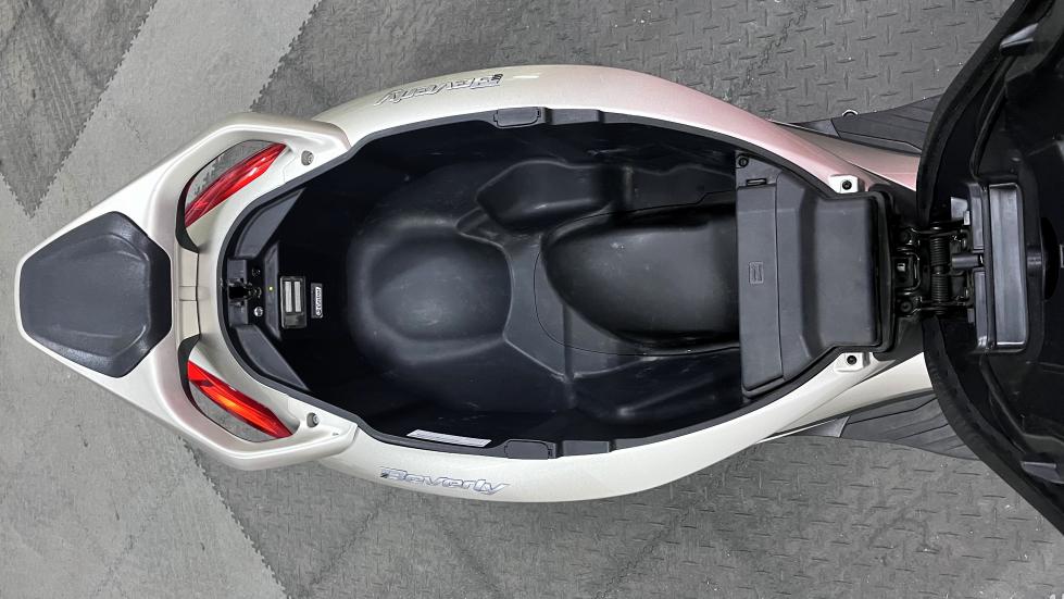 Piaggio Beverly 300 -  2021 - 4 600 EUR Καινούργιες - Μεταχειρισμένες Μοτοσυκλέτ
