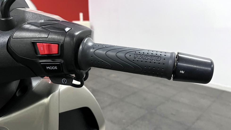 Piaggio Beverly 300 -  2021 - 4 600 EUR Καινούργιες - Μεταχειρισμένες Μοτοσυκλέτ