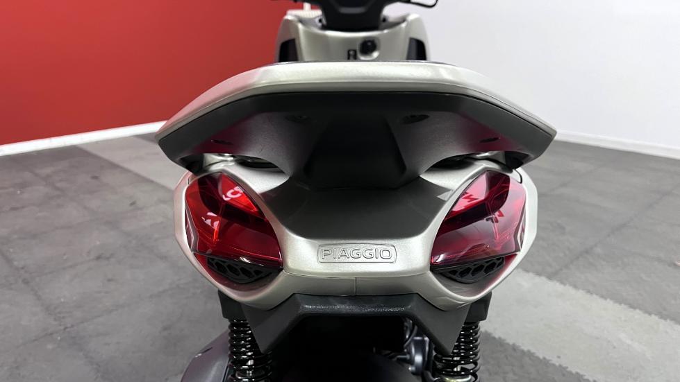 Piaggio Beverly 300 -  2021 - 4 600 EUR Καινούργιες - Μεταχειρισμένες Μοτοσυκλέτ