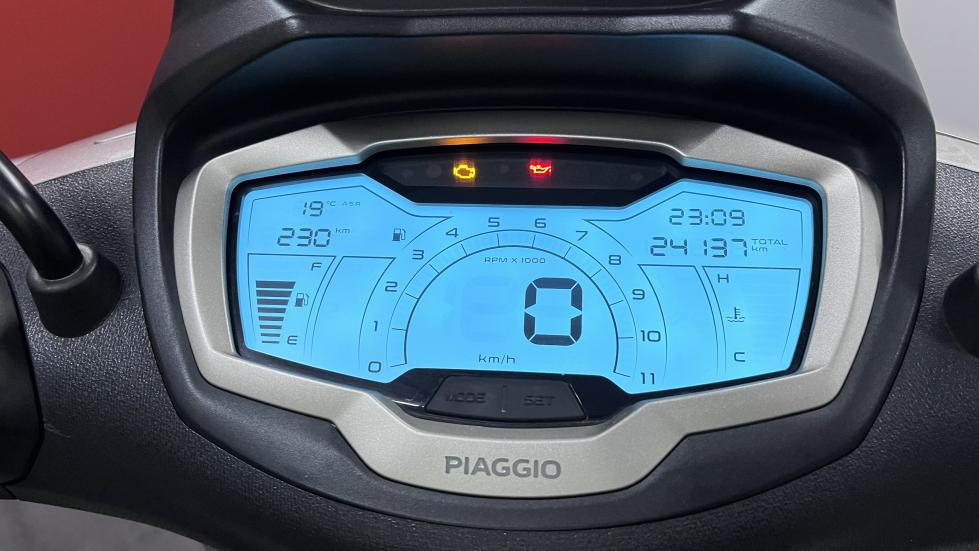 Piaggio Beverly 300 -  2021 - 4 600 EUR Καινούργιες - Μεταχειρισμένες Μοτοσυκλέτ