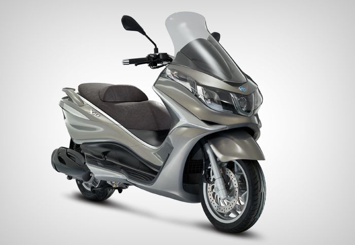 H νέα ναυαρχίδα της Piaggio στα GT scooter ξεχωρίζει για την αισθητική και την τεχνολογία της.