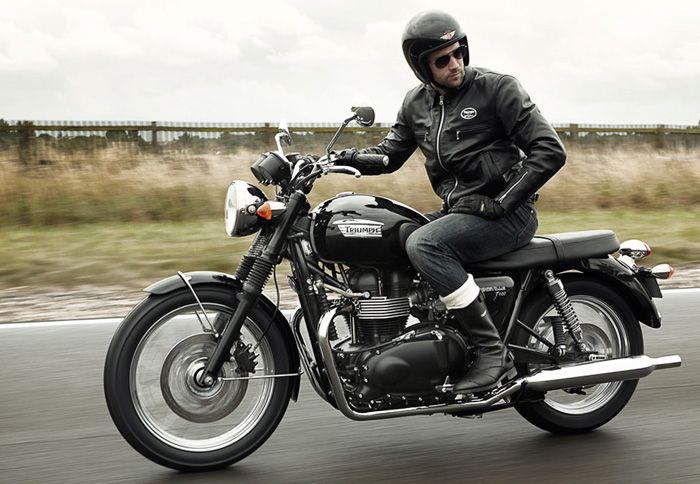 Ακόμη δε γνωρίζουμε τίποτα για το επετειακό Bonneville T110, παρά μόνο ότι θα βασιστεί ολοκληρωτικά στο υπάρχον Τ100. 