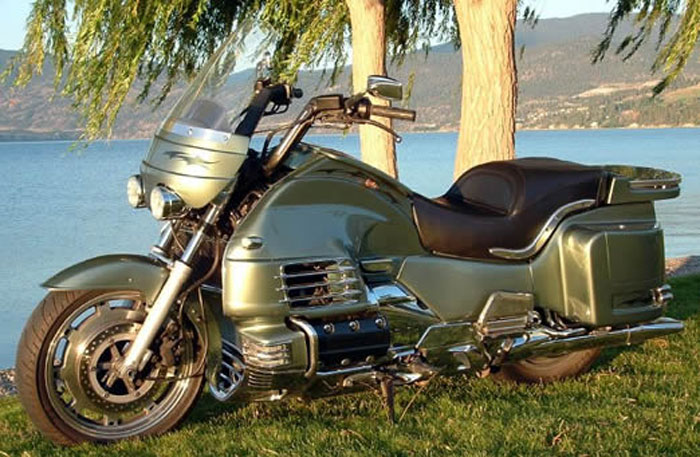 Gold Wing και καινούργιο <<κοστούμι>>