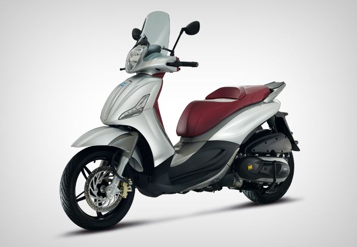 Χωρίς αλλαγές στην εμφάνισή, αλλά με νέο μοτέρ 33 ίππων και ζελατίνα στο βασικό της εξοπλισμό έρχεται η έκδοση SportTouring του Beverly.