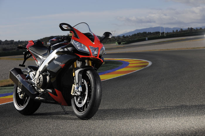 Aprilia RSV4 Factory & RSV4 R με έκπτωση1.500 ευρώ!