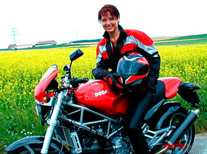 Γερμανίδα, ευρωβουλευτής και ducatisti!