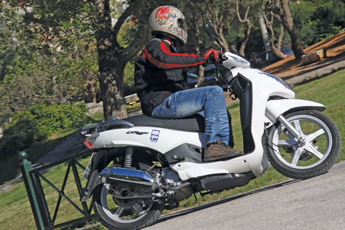 Δοκιμή: Peugeot LXR 200i