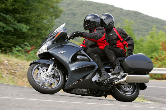 Hi-tech touring βασισμένο στο VFR 1200