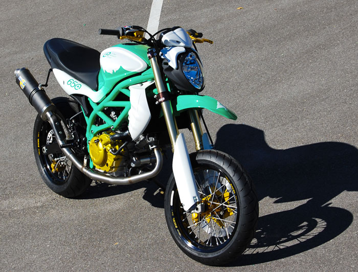 Suzuki Gladius Supermoto
