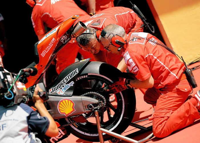 «Δεξιοστροφα» ελαστικα απο τη Bridgestone 