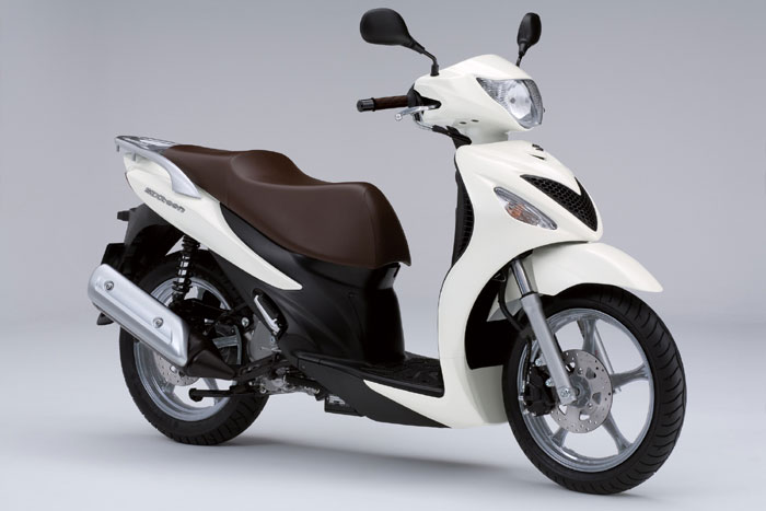 Νέες χαμηλότερες τιμές για τα Suzuki DR 125 και Sixteen 150