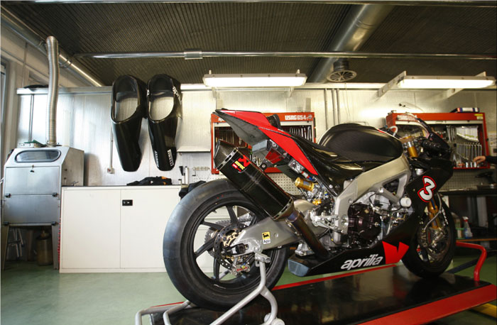 RSV4 Strip tease!