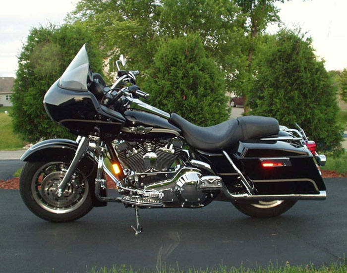 O Bush υπογράφει συλλεκτική Harley