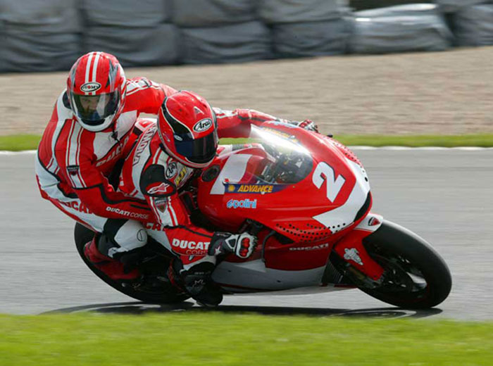 Κάντε μία βόλτα με Ducati Desmosedici