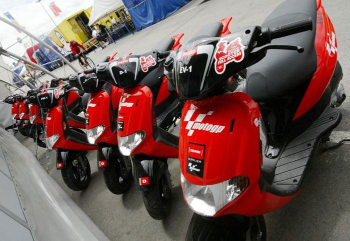 H Derbi προμηθεύει με scooter τα Moto GP