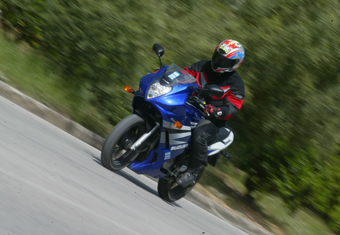 Οδηγούμε το νέο Suzuki GS500F