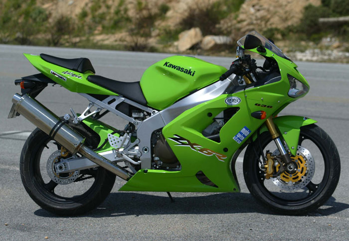 H Kawasaki αλλάζει εμφάνιση στο ZX-6R