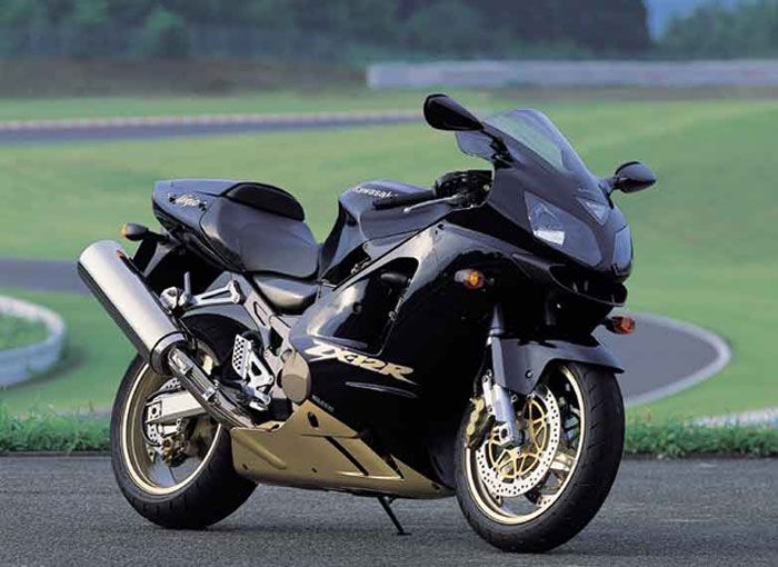 Kawasaki ZX12R εναντίον Boeing 737!