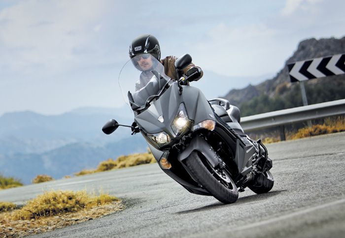 Από το 2001 που παρουσιάστηκε το ΤΜΑΧ σε τακτά διαστήματα βελτιώνεται, αλλά χωρίς να μπαίνει στην διαδικασία της ριζικής αλλαγής. 