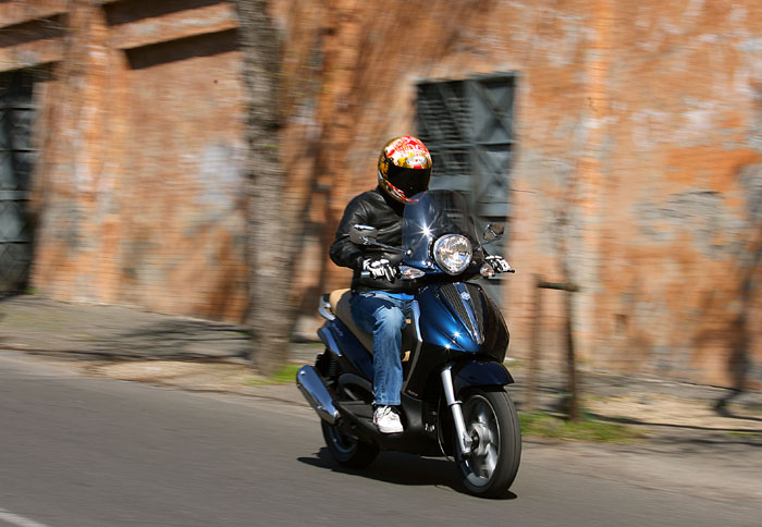 Beverly Touring 300 και Carnaby Cruiser 300