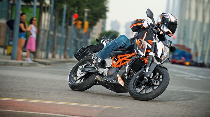 Αναρτήσεις της WP, φρένα της Brembo, ABS, 44 άλογα για μόλις 150 γεμάτα κιλά, σε τιμή... 5.350 ευρώ; Απίθανο!