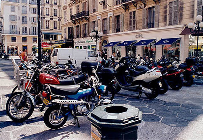 Ζητείται λύση για τα εγκαταλελειμμένα