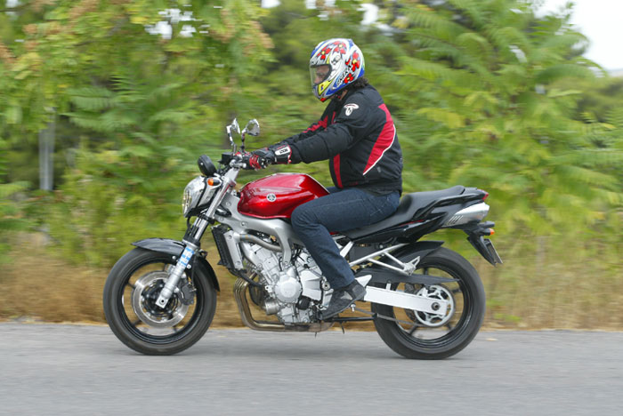 Οδηγούμε το «γυμνό» FZ6 Fazer