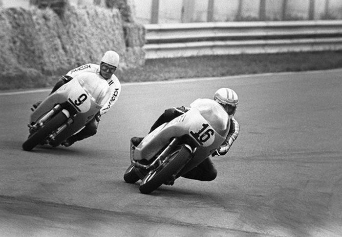 Πρώτος νικητής στα 200 μίλια της Daytona το 1972 ήταν ο Paul Smart πάνω στη σέλα της Ducati 750. Αυτή ήταν η πιο σημαντική νίκη της ιταλικής εταιρίας