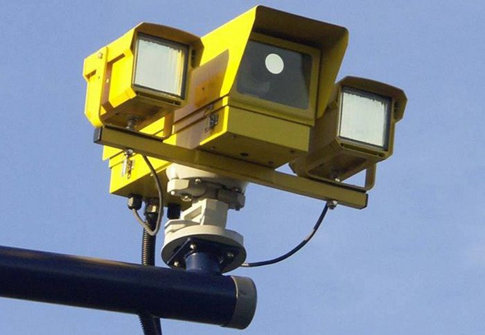Ραντάρ που θα μετρούν τη μέση ωριαία ταχύτητα ενός οχήματος αναμένεται να εγκατασταθούν στους γαλλικούς αυτοκινητόδρομους μέχρι το 2014.
